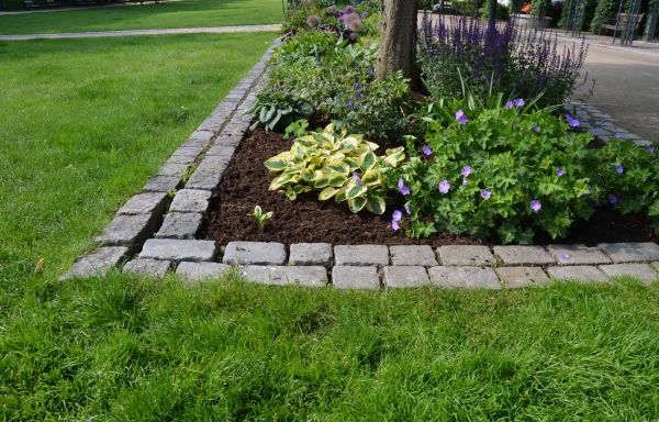 Flower Bed Mulching in Crossville